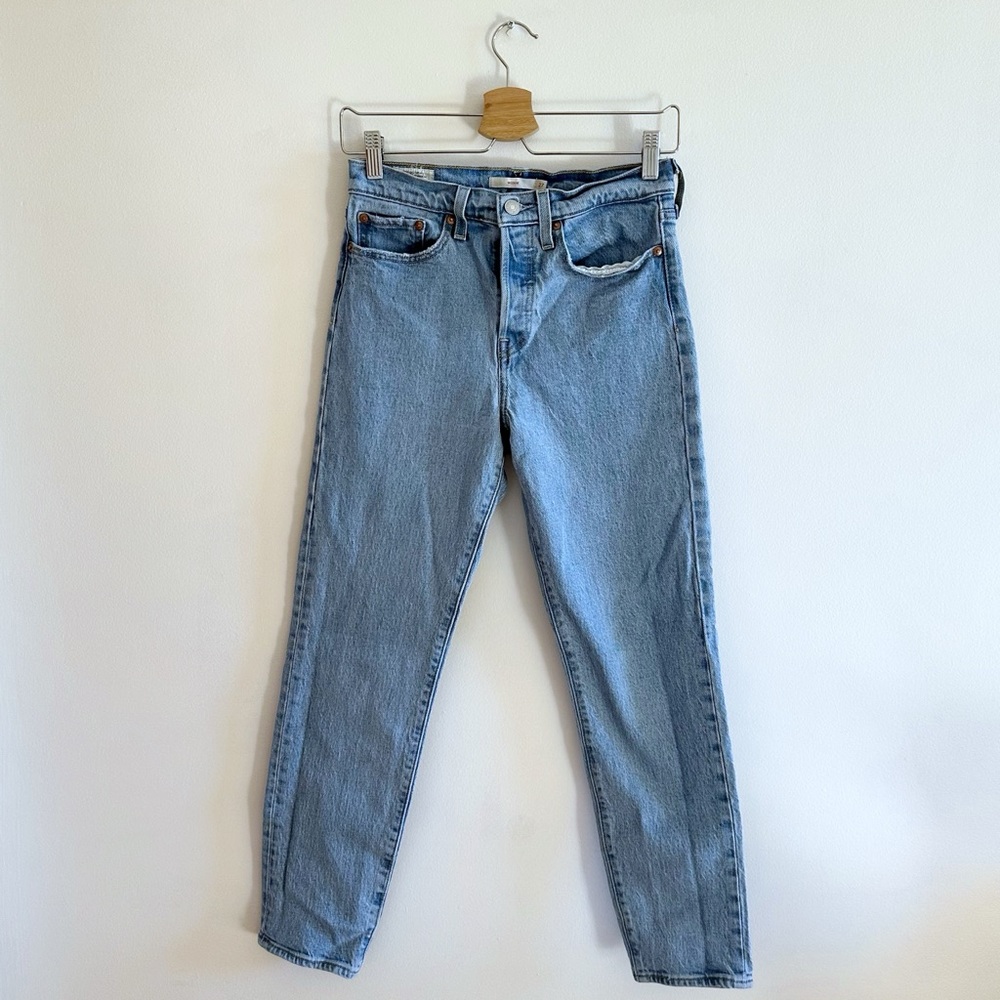 Levi's Wedgie Light Wash High Waisted Capsule Minimalist Light Jeans 27